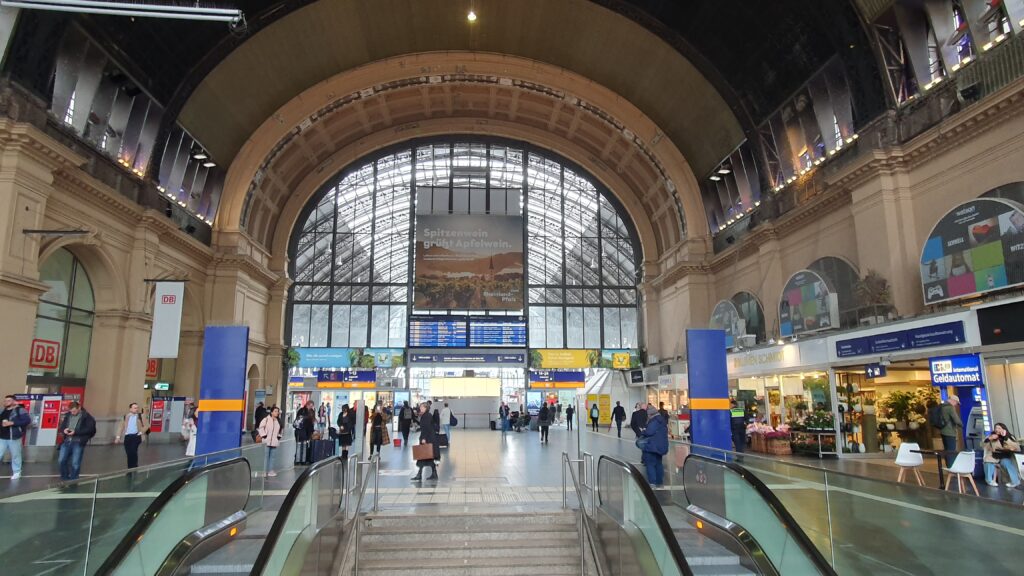 Bahnhofshalle Frankfurt am Main Hauptbahnhof. Foto: Marco Krings