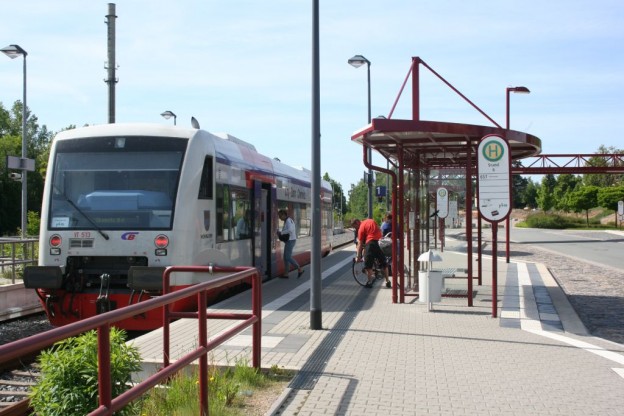 Zug der City-Bahn Chemnitz in Burgstädt