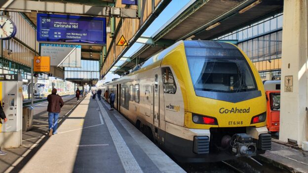 Regionalzug der GoAhead Baden-Württemberg in Stuttgart