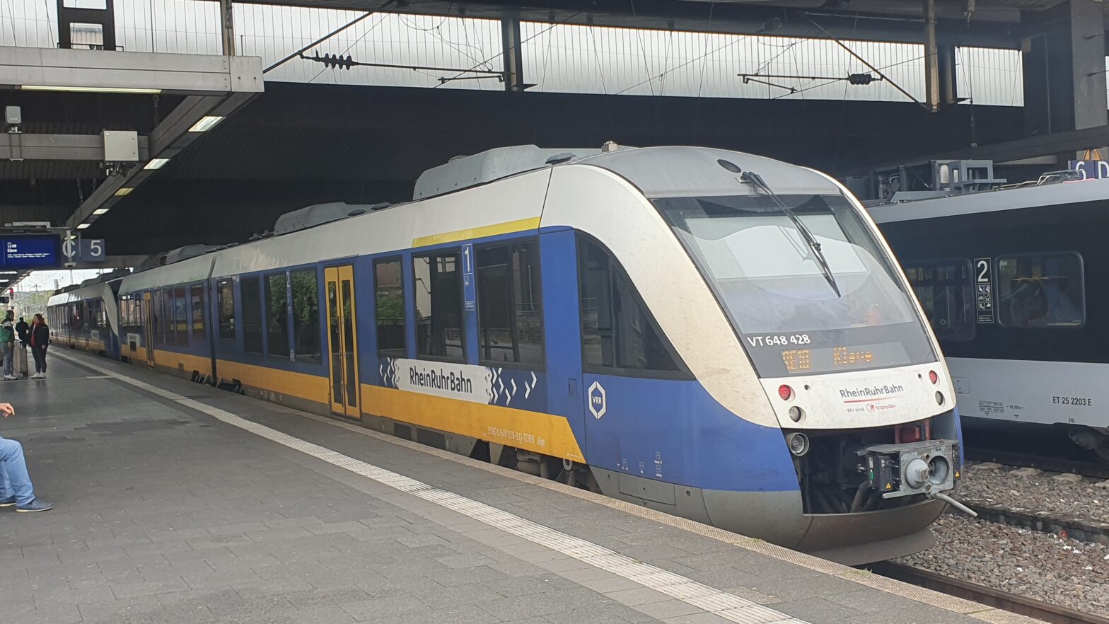 Zug der Rhein-Ruhr-Bahn in Düsseldorf. Foto: Marco Krings
