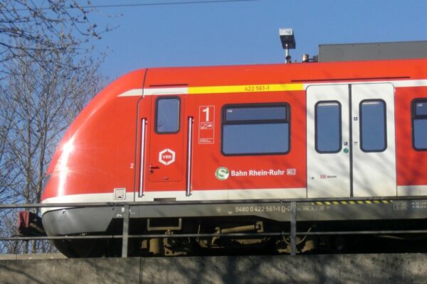 S-Bahn der Linie S 1 in Dortmund-Kley