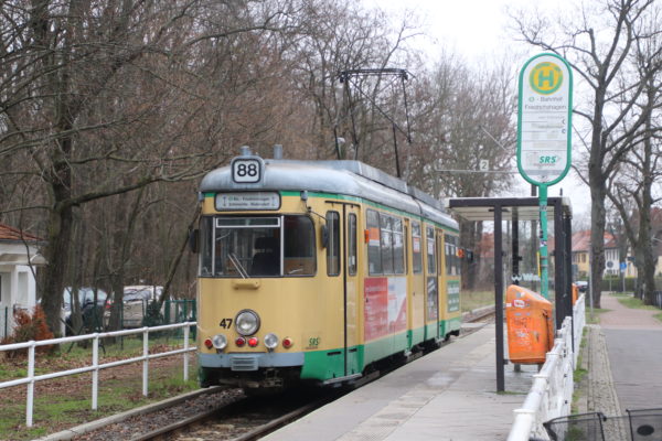 Straßenbahn Linie 88 der Schöneicher-Rüdersdorfer-Straßenbahn in Berlin-Friedrichshagen. Foto: Marco Krings
